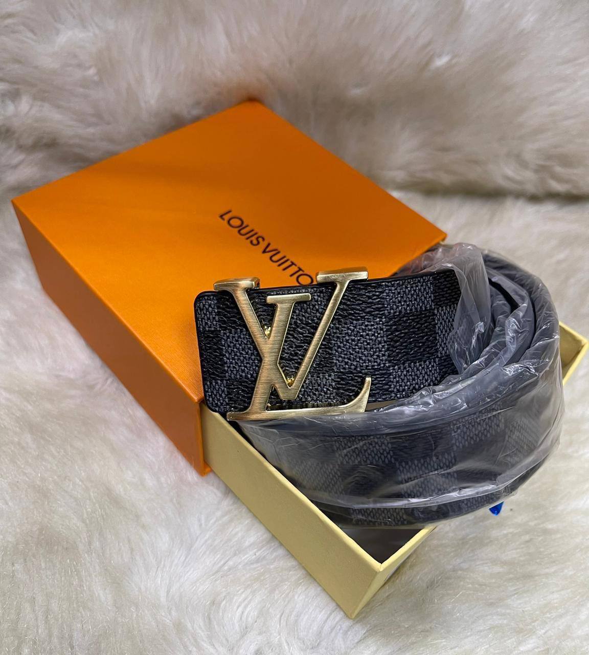 Belt for men
Wide：4.0cm
Size：115/120/125cm
With box 
30 dhs🇦🇪🇦🇪

Zain50
♥️♥️♥️