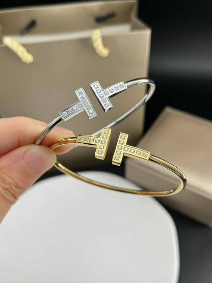 Tiffany 
Bangle
55 DHS🪙🌨️
With Box And Paper Bag
🎁🎁🎁

Zain89
♥️♥️♥️