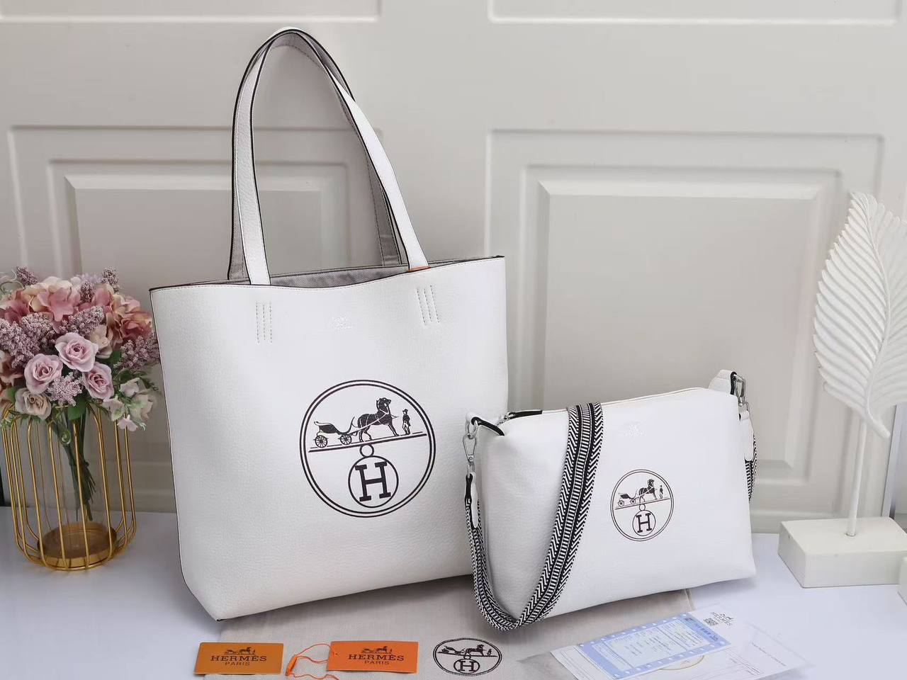 Hermes 
with pauch good quality 
105 dhs❣️

Zain278
♥️♥️♥️