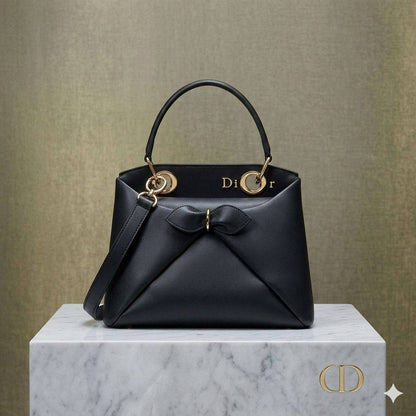 CHRISTIAN DIOR
Cigale Bag front Bow
Calfskin Leather
Gold Hardware
With BOX
Size: 29 cm

 Wʜᴏʟᴇsᴀʟᴇ Pʀɪᴄᴇ : 110 ᴅʜs
Zain239
♥️♥️♥️