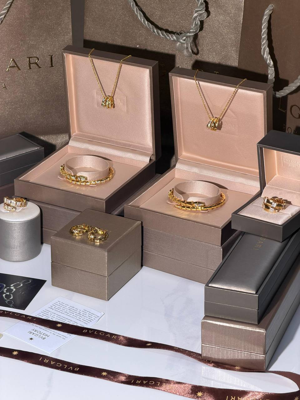Bvlgari
-:Bracelet 
-:Necklace 
-:Rings 
-:Earring 
 Latest Collection  😍
Quality: Super Master 
Non -Tarnish color
In :-Gold
For Price 👇 WTSP Text Zain 0568585901

Zain268
♥️♥️♥️