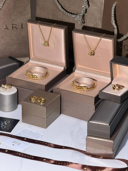 Bvlgari
-:Bracelet 
-:Necklace 
-:Rings 
-:Earring 
 Latest Collection  😍
Quality: Super Master 
Non -Tarnish color
In :-Gold
For Price 👇 WTSP Text Zain 0568585901

Zain268
♥️♥️♥️