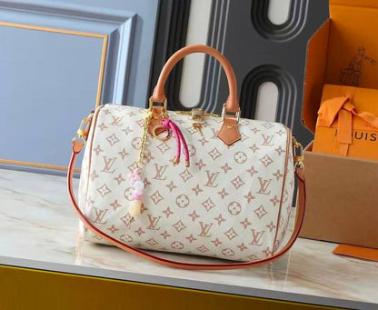 LV COPY ONE 
NEW DESIGN
250 dhs🇦🇪🇦🇪

Zain195
♥️♥️♥️