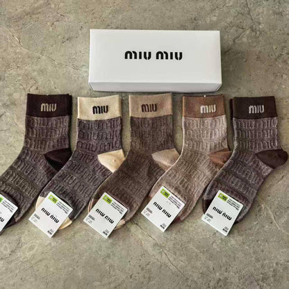 ALO 
5in 1 
30 dhs❣️

with box
🎁🎁🎁

Zain90
♥️♥️♥️