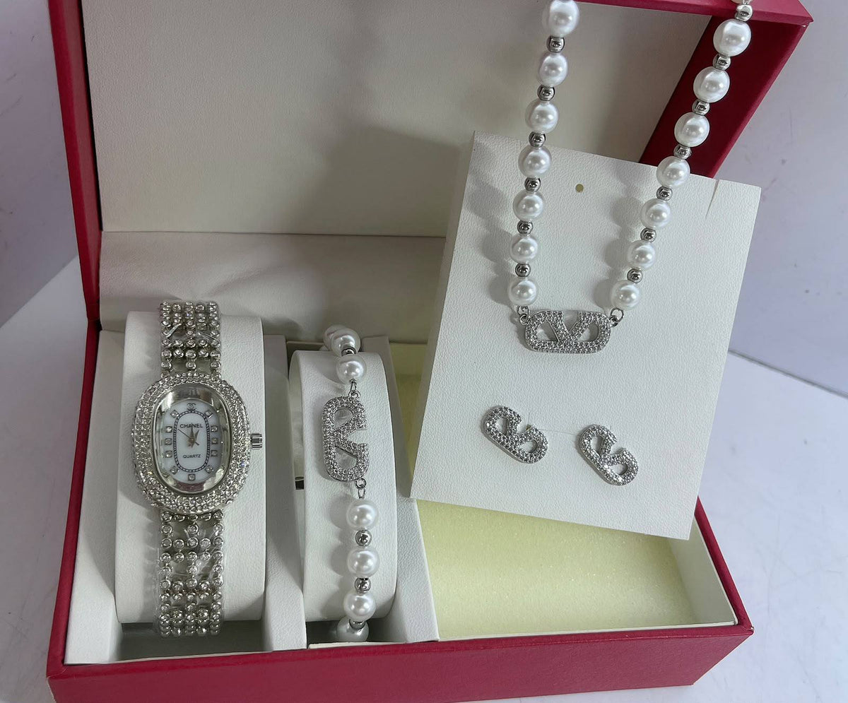 Watches boxes
Chanel
Dior
Gucci
LV

With box 
90 dhs🇦🇪🇦🇪

Zain45 
♥️♥️♥️