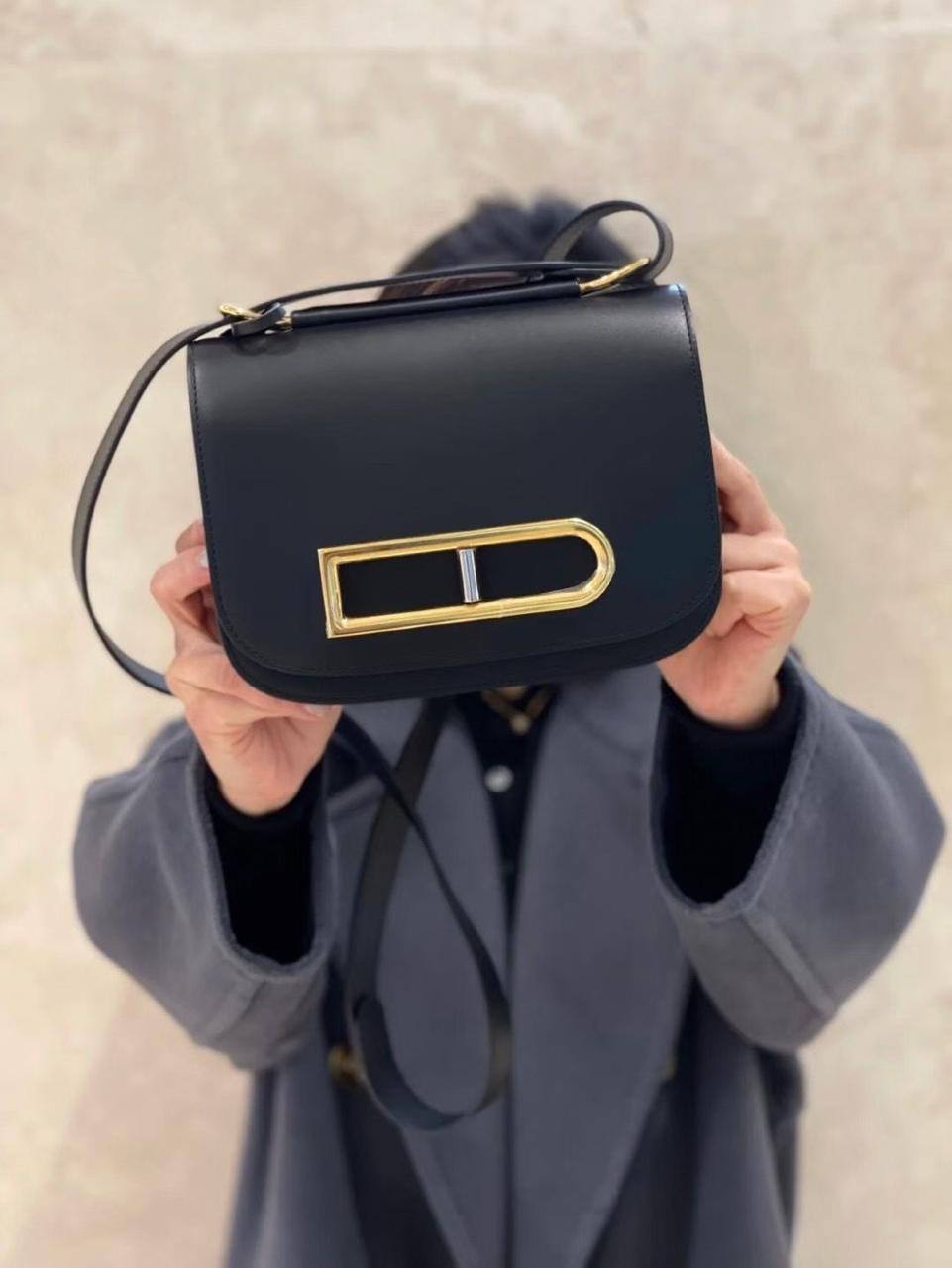Delvaux 
Small Lingot shoulder bag in Olen calf leather❤️🥀

For Price 👇 WhatsApp✅
0568585901 
0507557372
0552275751 Owner Zain 👌

Zain71
♥️♥️♥️