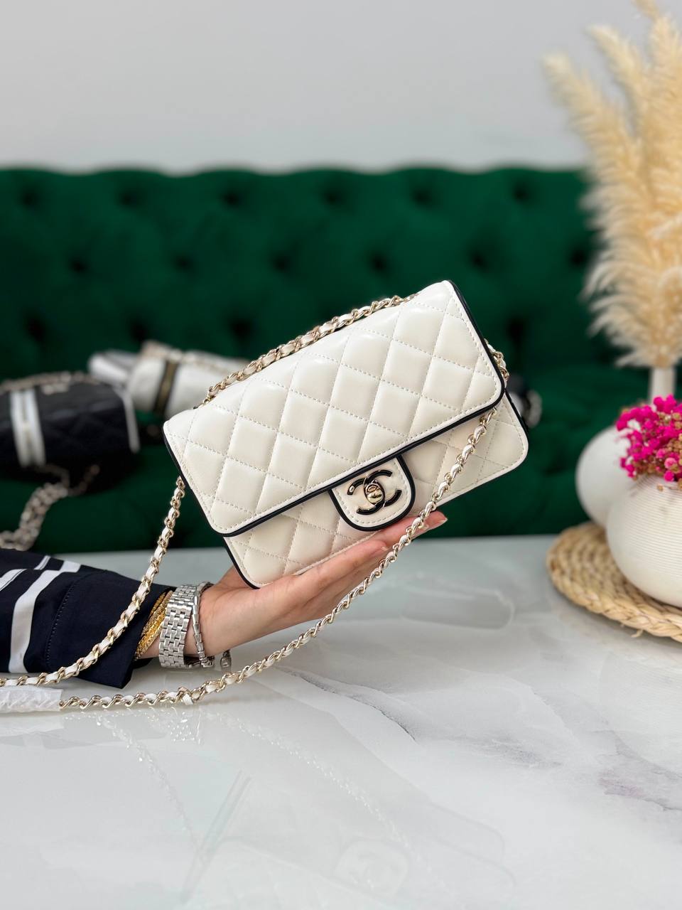 Chanel  ✨💥
Available original box 📦 
With full packing 🎀🎀
Super high quality 💥💥
For Price 👇 WhatsApp✅
0568585901 
0507557372
0552275751 Owner Zain 👌

Zain283
♥️♥️♥️