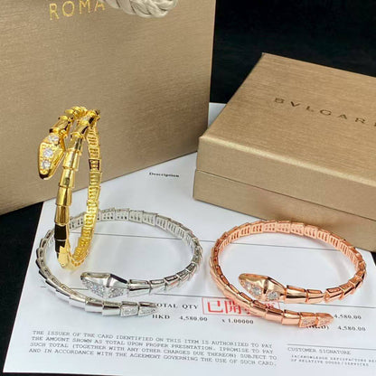 BVLGARI ❤️‍🔥*
Bangle 🦋
Master quality 💯
With normal boxes 📦 
65 dhs❣️
With master box 🗃️ 
115 dhs❣️

Zain216
♥️♥️♥️
