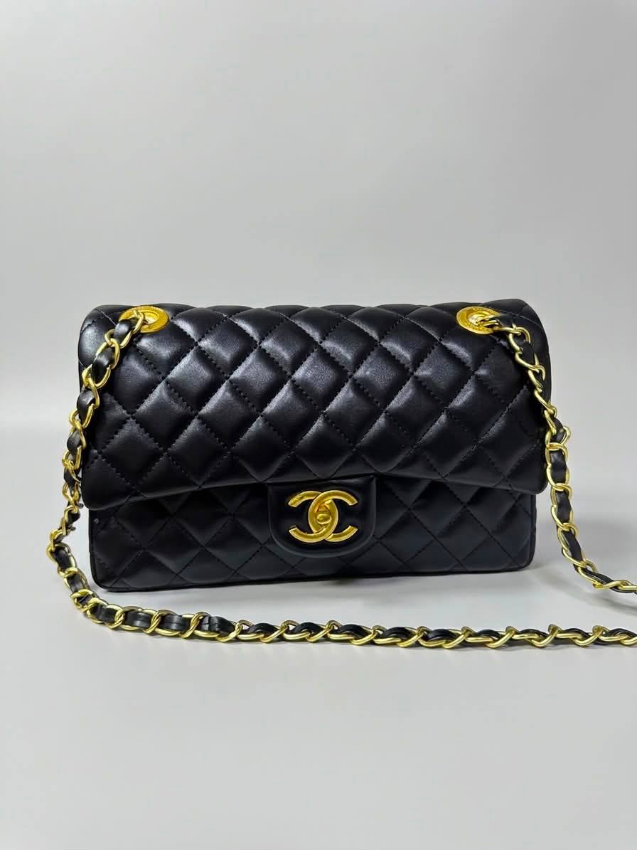 Chanel

High quality
With box 

115 dhs🇦🇪🇦🇪🇦🇪

Zain50
♥️♥️♥️