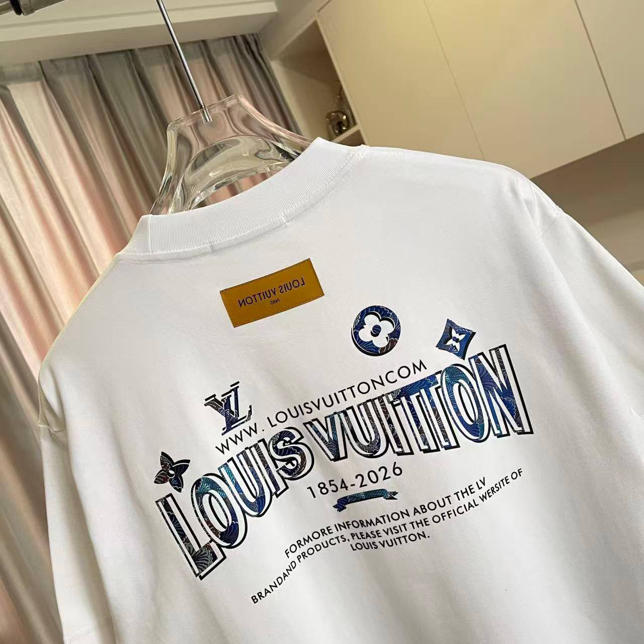 NEW LOUIS VUITTON
*♕ 𝐒𝐔𝐏𝐄𝐑 𝐌𝐀𝐒𝐓𝐄𝐑 ♕*
SIZE: S,M,L,XL,XXL
260 dhs✅

Zain227
♥️♥️♥️