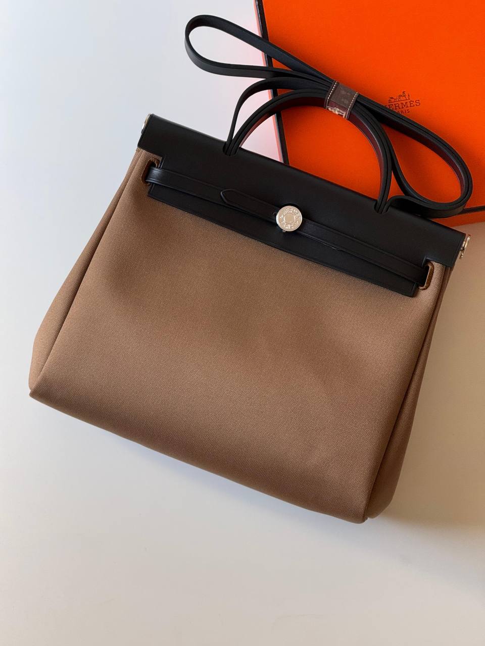 Hermes
 Herbag 31cm💥Master quality ✅with box📦
610 dhs💓

Zain52
♥️♥️♥️