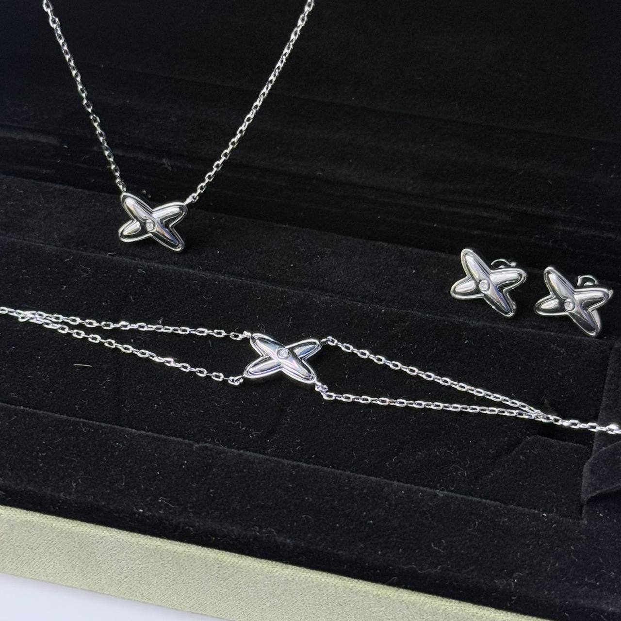 CHAUMET SET❤️‍🔥*
Necklace 🐦‍🔥
Earring🍁
Bracelet ✨
Master quality 💯
With normal boxes 📦 
130 dhs❣️
With master box 🗃️ 
220 dhs❣️

Zain216
♥️♥️♥️