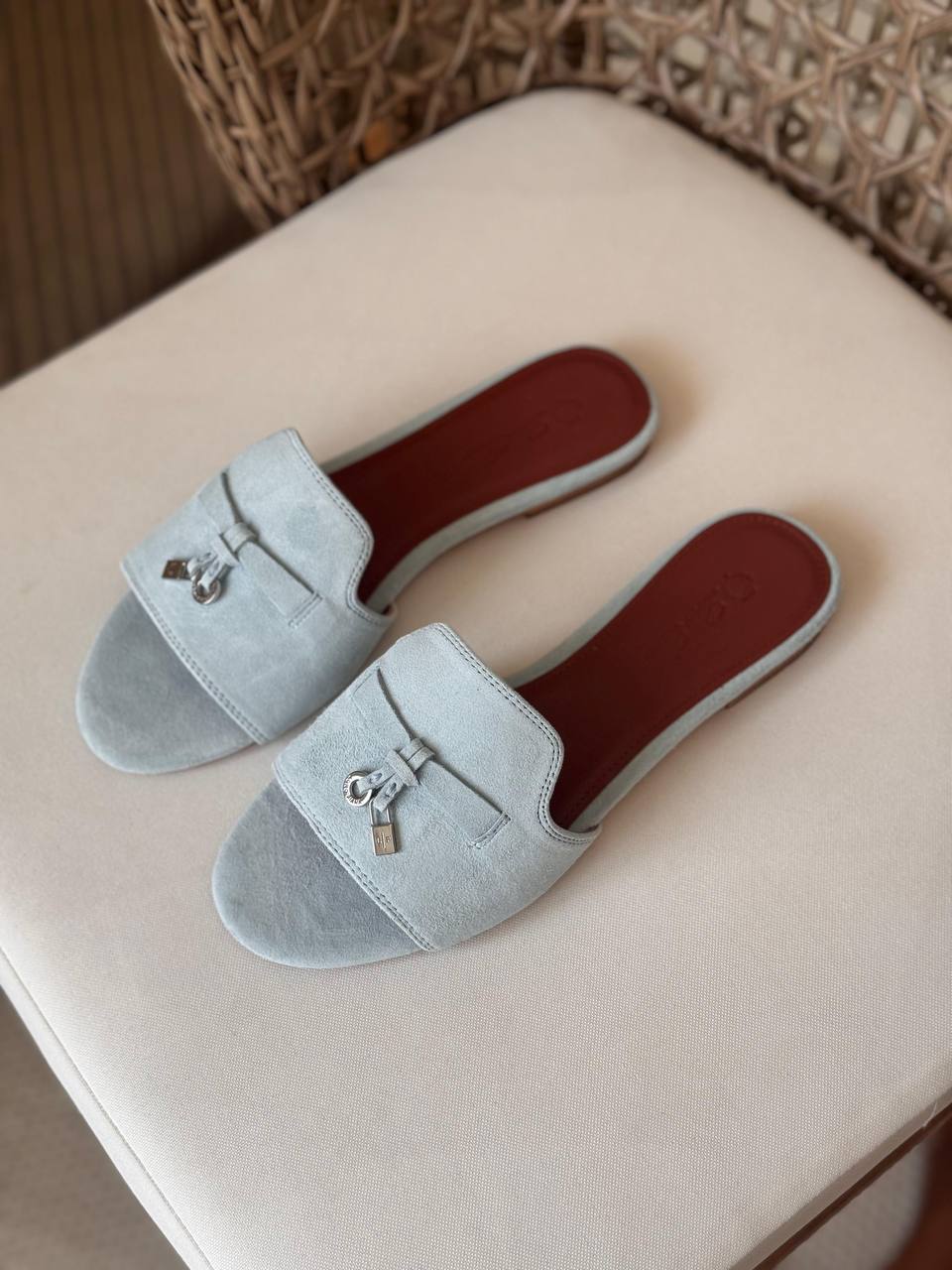 LORO PIANA 🩵
Size: 36 to 41
Super master quality
450 dhs✅

Zain198
♥️♥️♥️