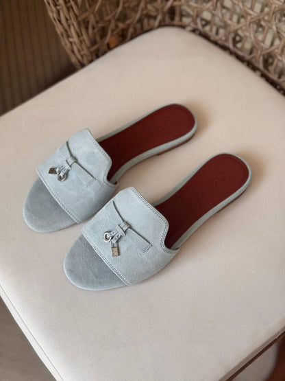 LORO PIANA 🩵
Size: 36 to 41
Super master quality
450 dhs✅

Zain198
♥️♥️♥️