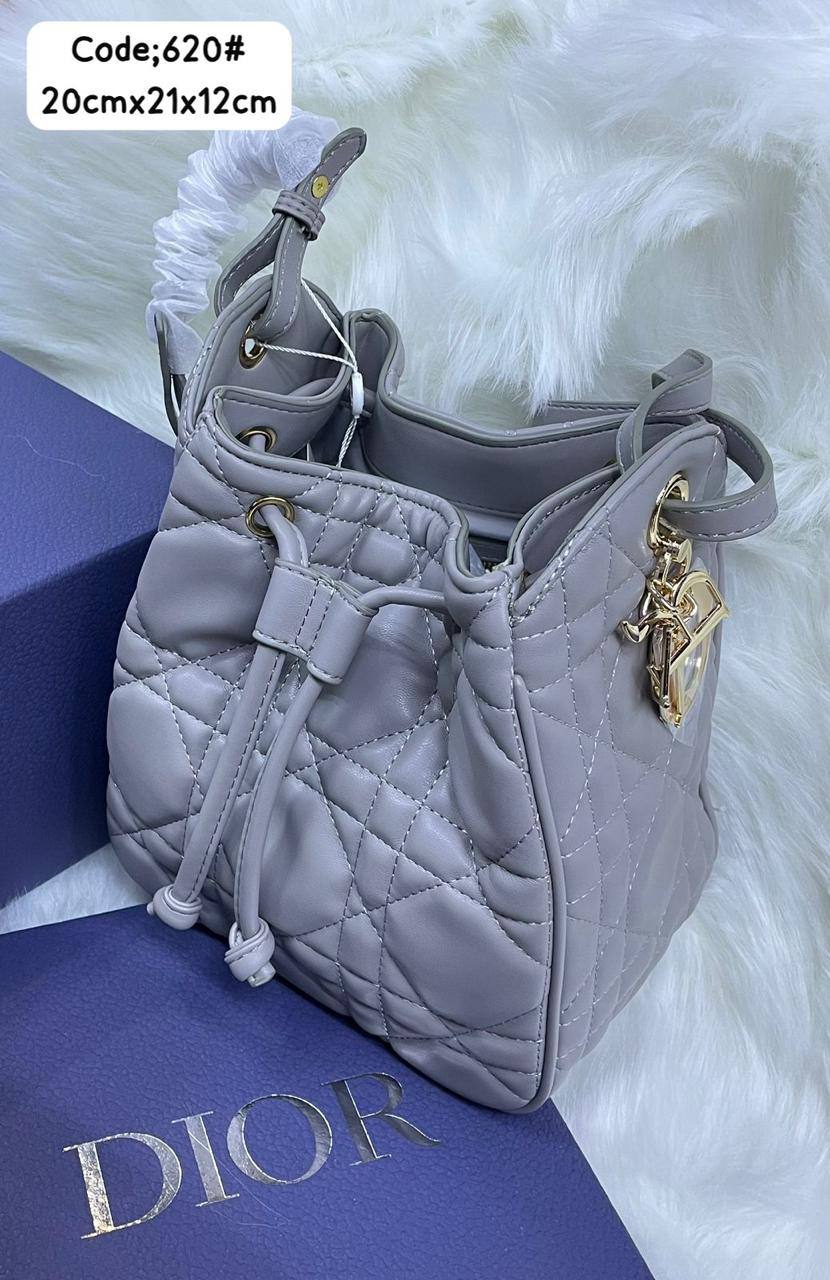 Dior
100 dhs✅ 
with box

Zain72
♥️♥️♥️