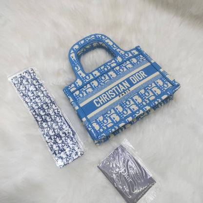 Dior 
90 dhs❣️
Good quality 👌

Zain235
♥️♥️♥️