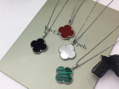 VCA 
LONG NECKLACE
70 DHS🇦🇪🇦🇪
WITH BOX AND PAPER BAG🛍️🎁

Zain89
♥️♥️♥️