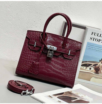 Hermes

Best quality

With box’s
🎁🎁🎁

110 dhs❤️
size 20cm

Zain158
♥️♥️♥️