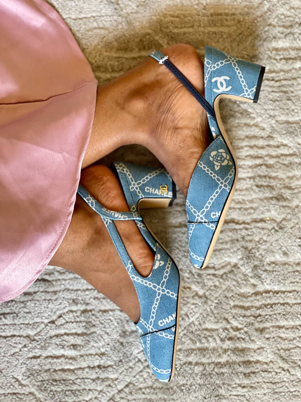 Chanel 

Vip quality 

Size:36 to 42

430 dhs🇦🇪🇦🇪

Zain113
♥️♥️♥️