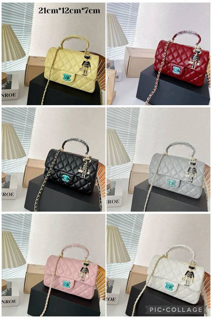 CHANEL

 NEW CAME GOOD QUALITY 
WITH BOX 
🎁🎁🎁

100 dhs🪙💕

Zain39
♥️♥️♥️