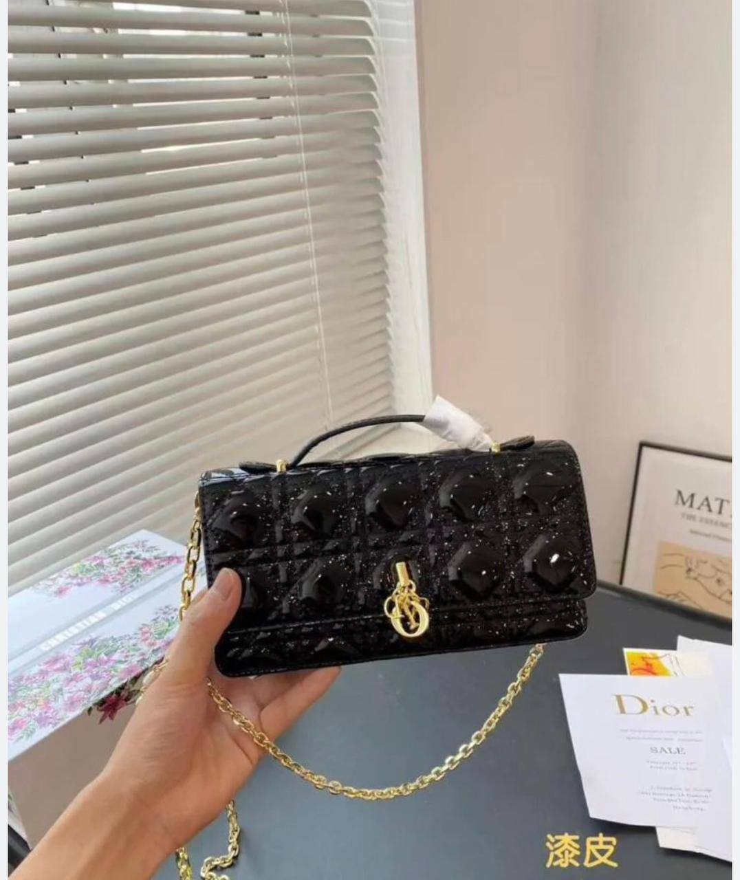 Dior
with box
105 dhs✅

Zain102
♥️♥️♥️