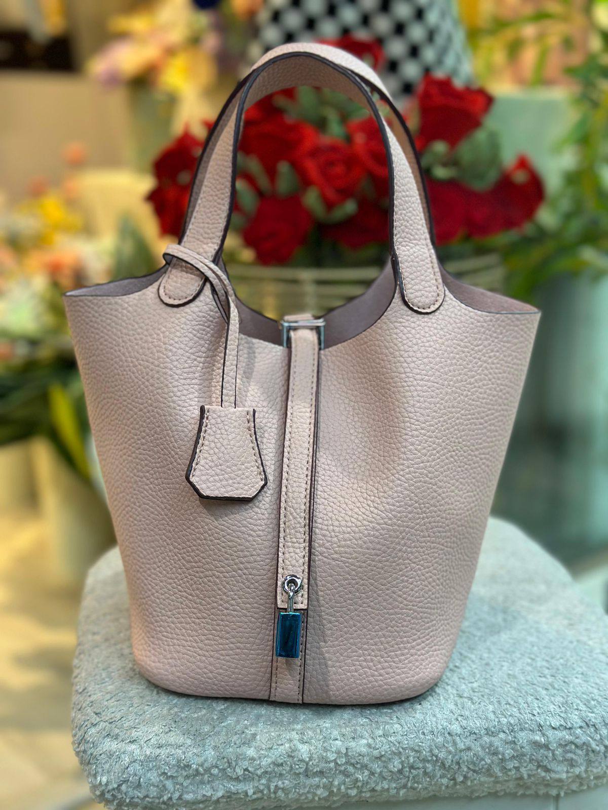 Hermas  Picotin
With box
🎁🎁🎁

95 dhs❣️


Zain29
♥️♥️♥️