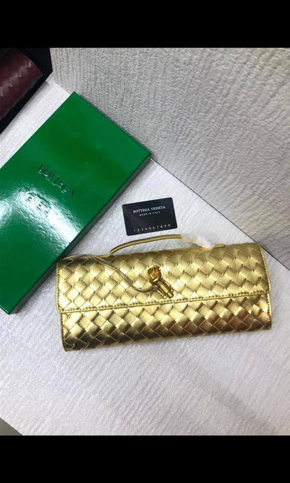 NEW CHANEL 
 Super leather. 
250 dhs🇦🇪🇦🇪
with box

Zain38
♥️♥️♥️