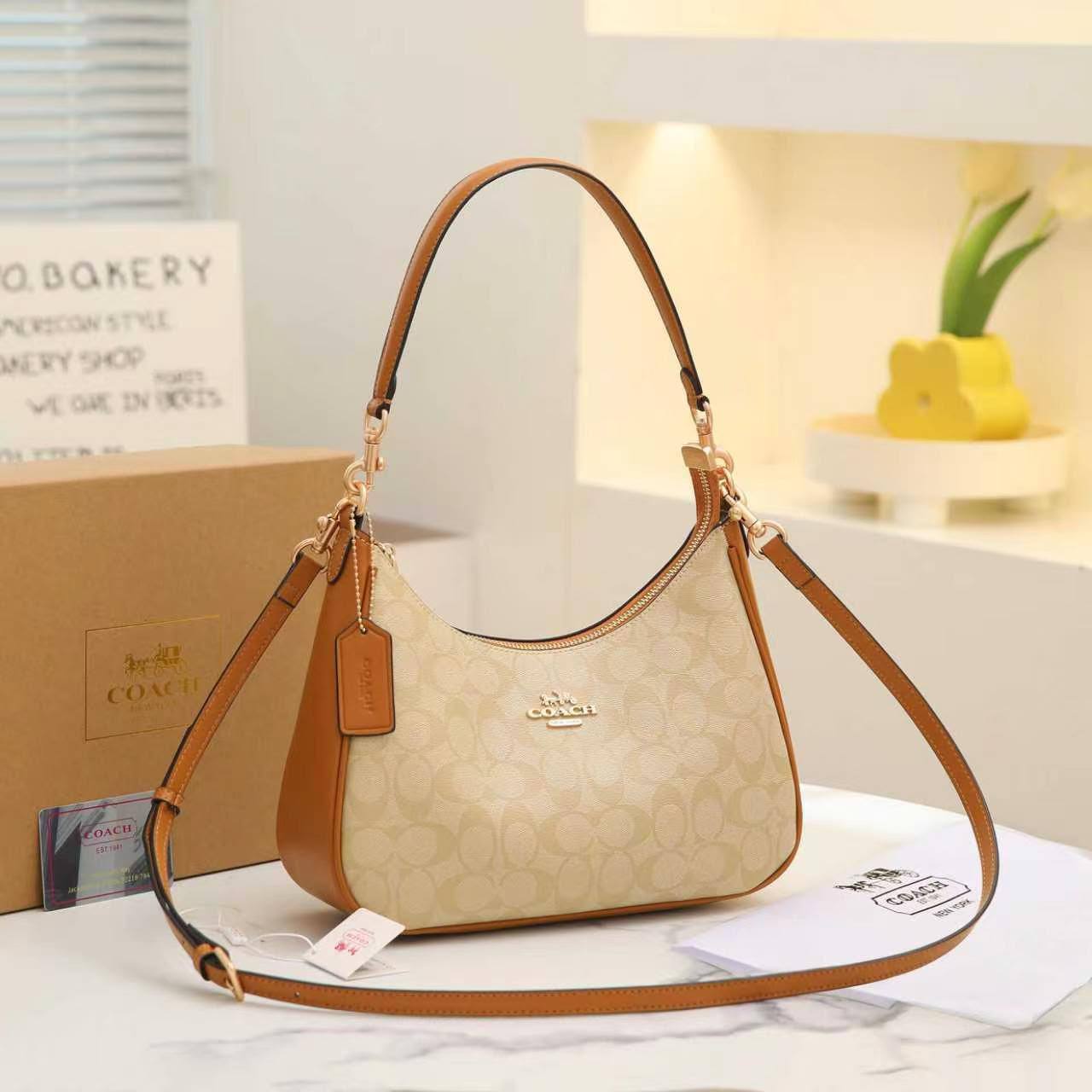 COACH 
HIGH QUALITY 
WITH BOX 
120 dhs🇦🇪🇦🇪

Zain39
♥️♥️♥️