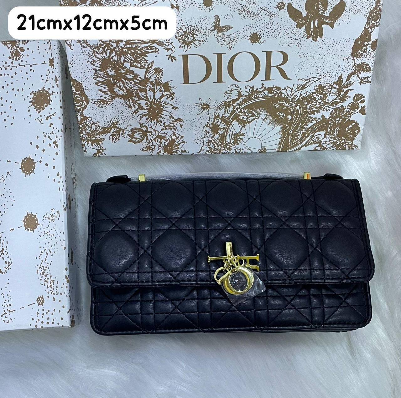 Dior

95 dhs✅ 

with box
🎁🎁🎁

Zain72
♥️♥️♥️