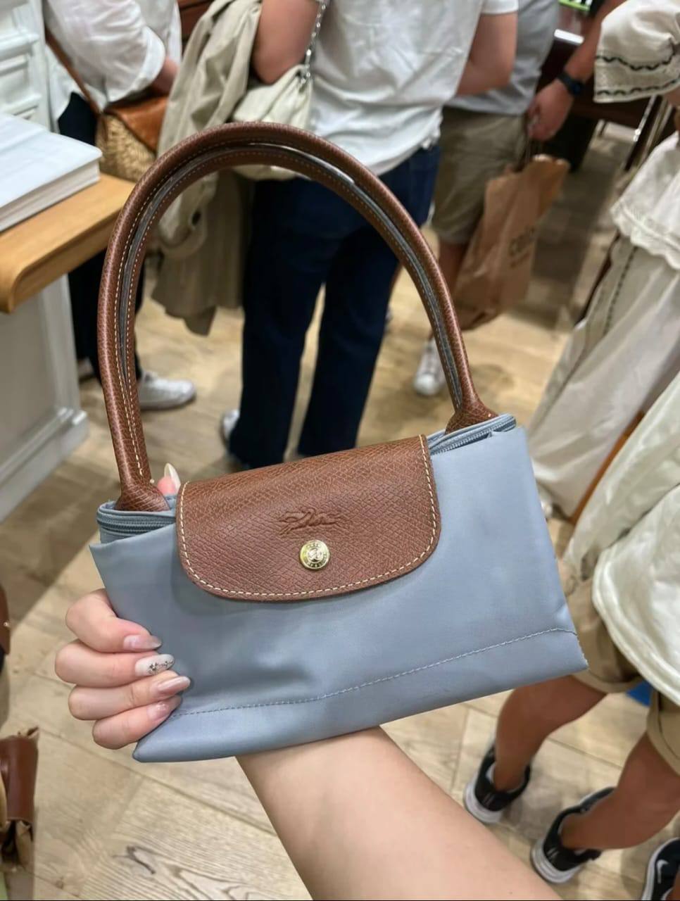 Longchamp
BIG
70 dhs❣️
size 46×19×30cm
Medium
60 dhs❣️
size 36×24×14cm
SMALL
50 dhs❣️
size 20×8.5×14cm

Zain41
♥️♥️♥️