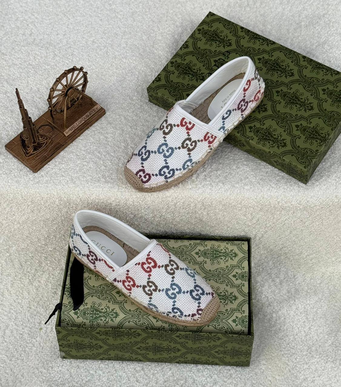 New.  Gucci shoes

   Size  .  36.  to 41

110 dhs💓

Zain80
♥️♥️♥️