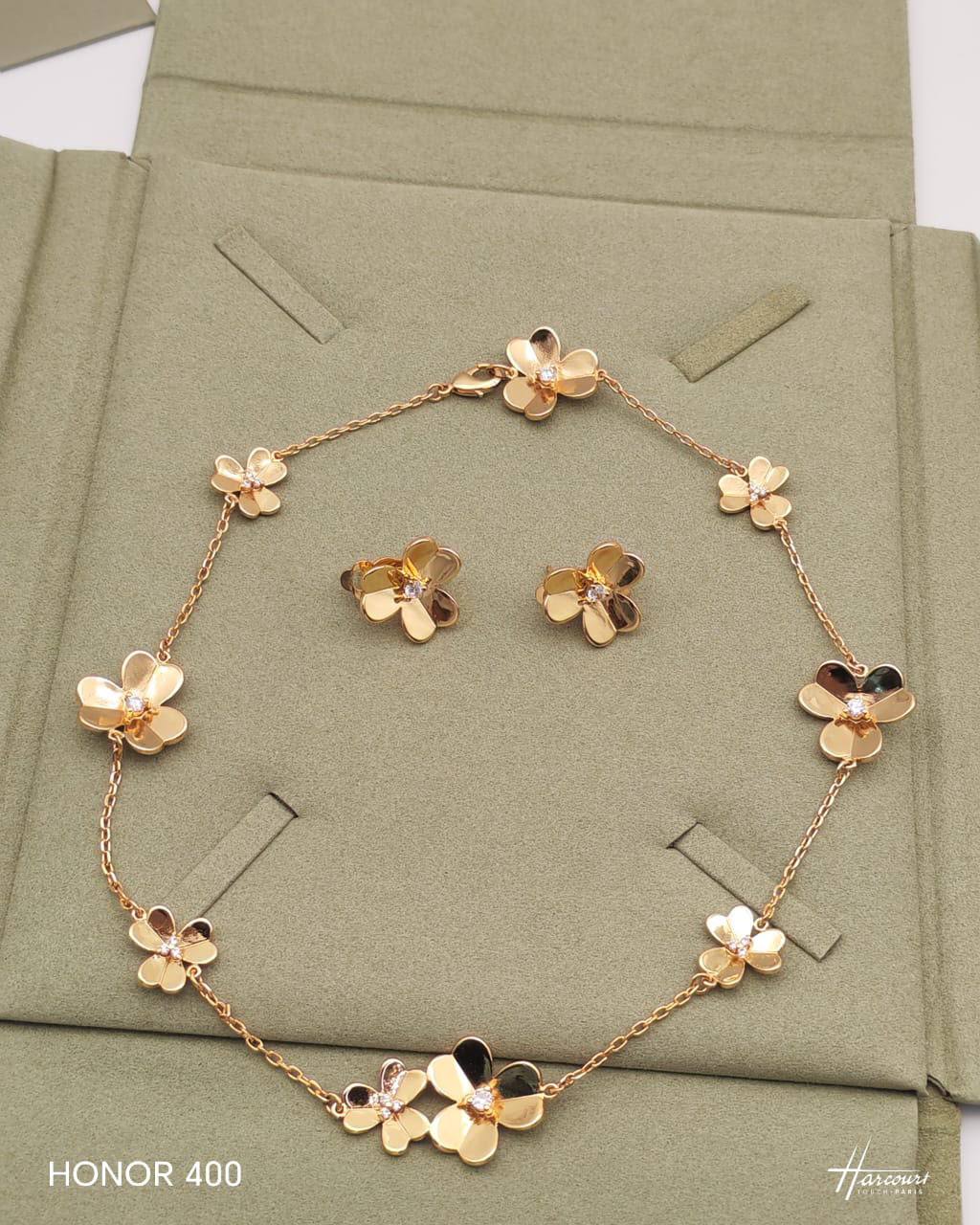 VCA
SET
necklace and earring

170 dhs🇦🇪🇦🇪

Zain122
♥️♥️♥️