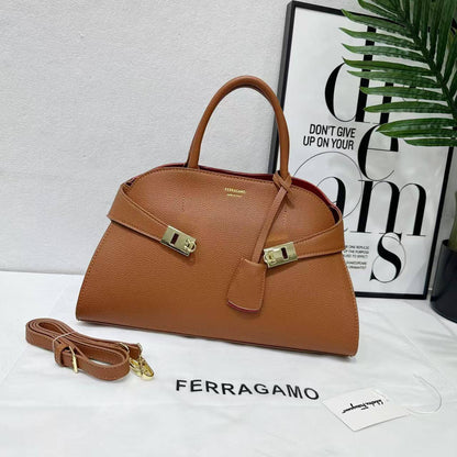 Perragamo
New
120 dhs🪙🌨️

Zain200
♥️♥️♥️