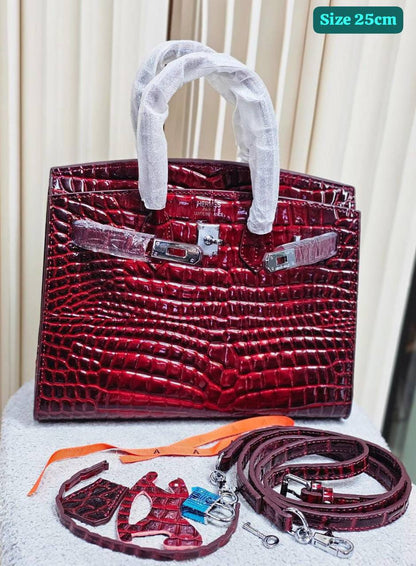 Hermes
Good quality 
with box 
🎁🎁🎁

130 dhs✅

Zain158
♥️♥️♥️