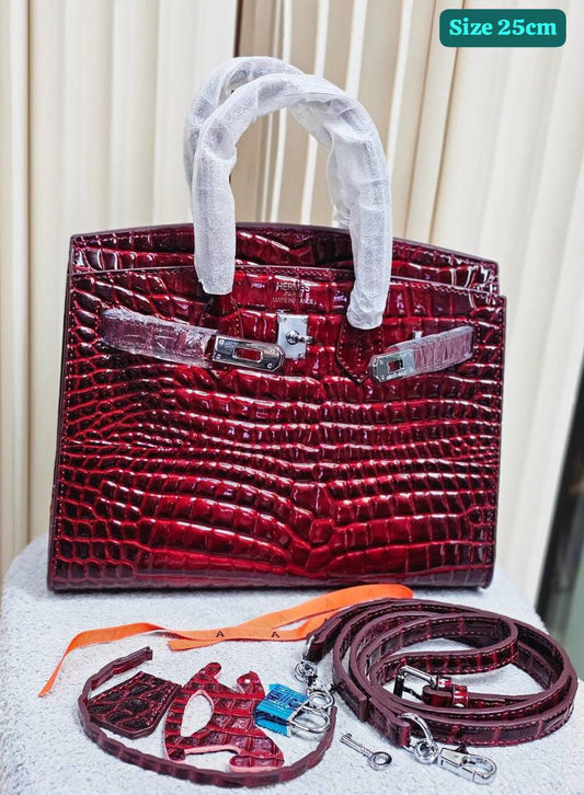Hermes
Good quality 
with box 
🎁🎁🎁

130 dhs✅

Zain158
♥️♥️♥️