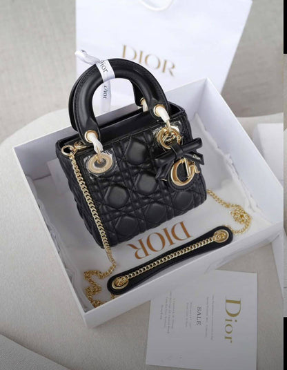 Dior
125 dhs🇦🇪🇦🇪

SIZE：17×9×14

Super good 
quality 

with box
Zain35
♥️♥️♥️