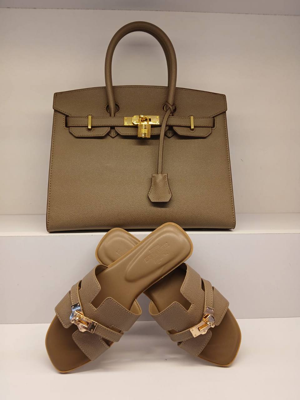 Hermes Set
Size 30cm  
size Size 36….41
170 dhs✅

Zain161
♥️♥️♥️