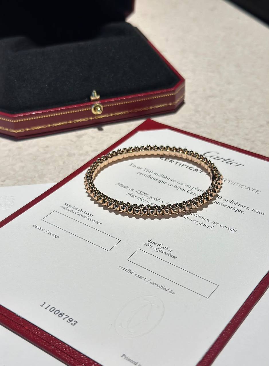 Cartier ♥️
CLASH DE CARTIER BANGLE 
↗️ *# Super Master Quality ®️*
Available Size 16 & 18
Gold , silver & Chmpn Gold

*170 dhs✅* with *Normal* Box & Bag
*240 dhs✅* with *Orignal* Box & Bag 🎁

Zain106
♥️♥️♥️