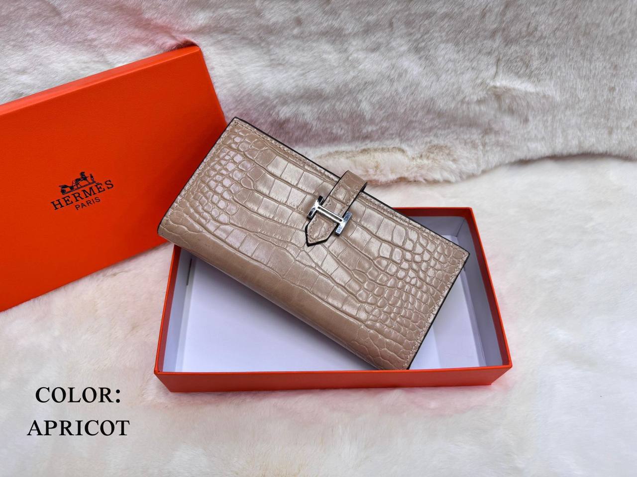 ʜᴇʀᴍᴇs WALLET
ɢᴏʟᴅ ʜᴀʀᴅᴡᴀʀᴇ
ᴡɪᴛʜʙᴏx
Crocs material
35 dhs💓

Zain56
♥️♥️♥️
