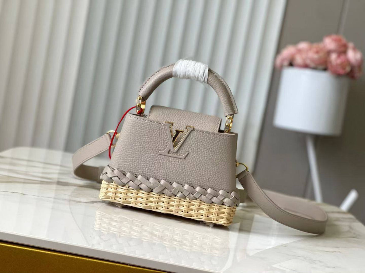 Lv    
SUPER MASTER QUALITY 
SIZE: 21 cm
AVAILABLE 

For Price 👇 WhatsApp✅
0568585901 
0507557372
0552275751 Owner Zain 👌

Zain307
♥️♥️♥️