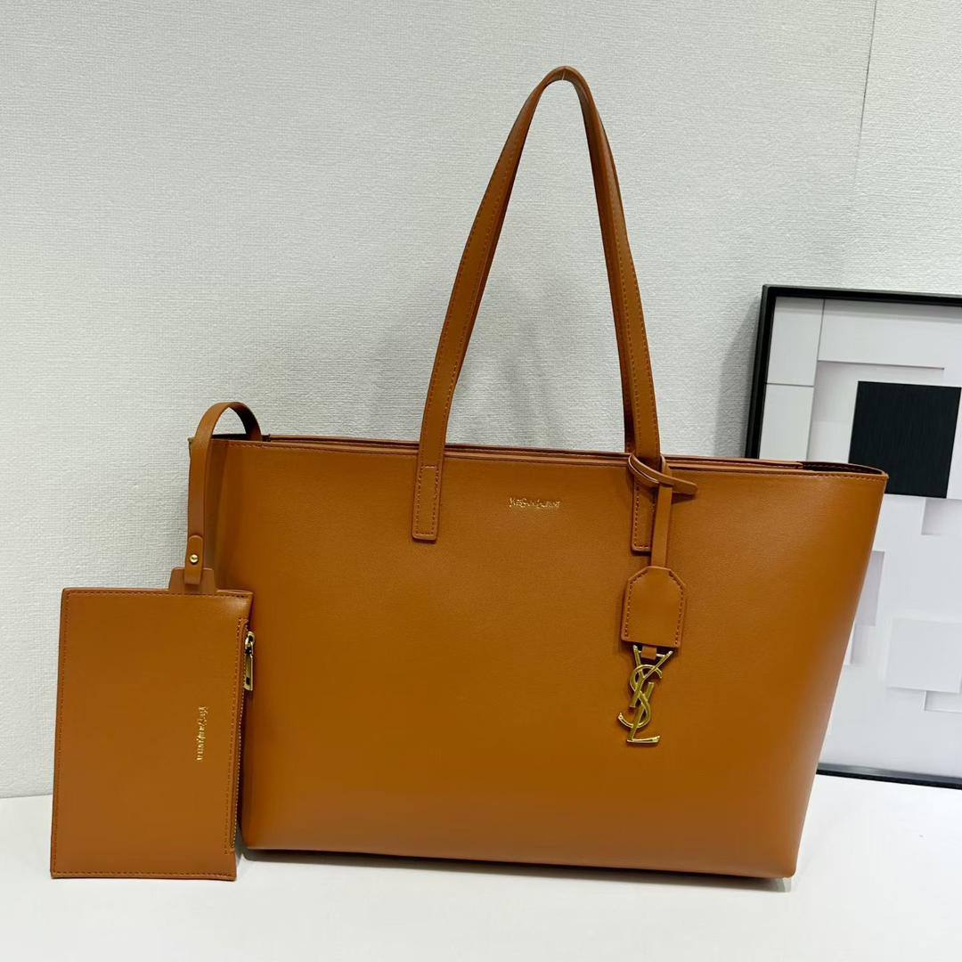 YSL
100 dhs🪙🌺

Good quality with zipper

Zain35
♥️♥️♥️