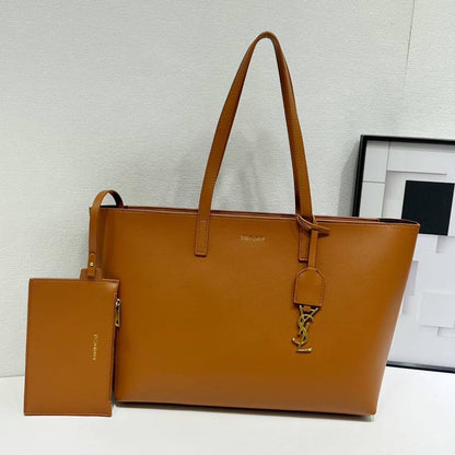YSL
100 dhs🪙🌺

Good quality with zipper

Zain35
♥️♥️♥️