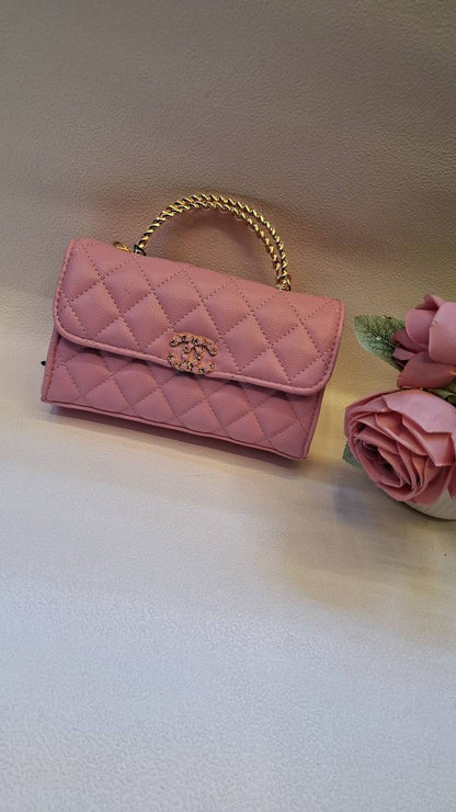 CHANEL
19cm
100 dhs✅
with box 📦

Zain254
♥️♥️♥️