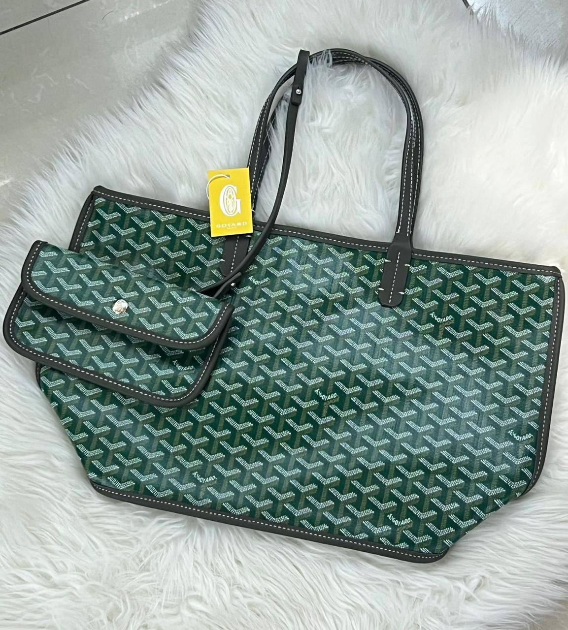 GOYARD 
GOOD QUALITY 
WITH BOX 
🎁🎁🎁

90 dhs🪙💕

Zain250
♥️♥️♥️