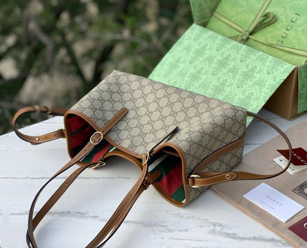 GUCCI 

NEW CAME GOOD QUALITY 
WITH BOX 
🎁🎁🎁

120 dhs💓

Zain39
♥️♥️♥️
