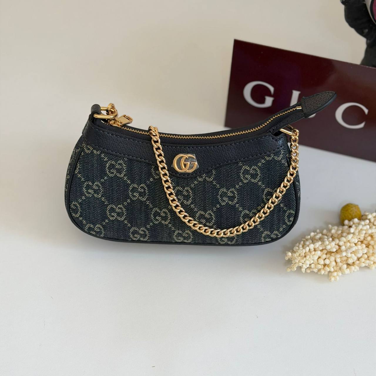 Gucci 
Master ❣️❣️
190 dhs✅

Zain134
♥️♥️♥️