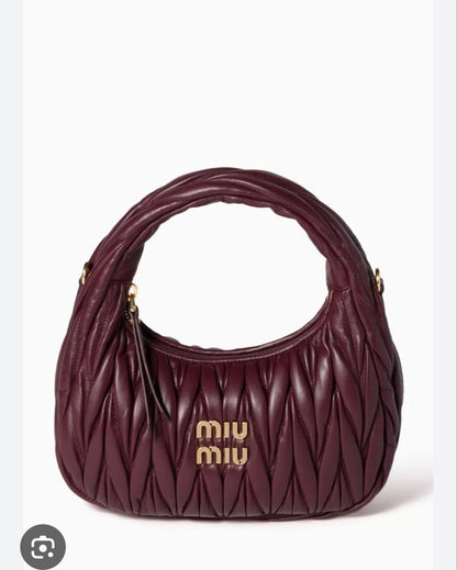 Miu Miu
withbox 
100 dhs🇦🇪🇦🇪

Zain143
♥️♥️♥️
