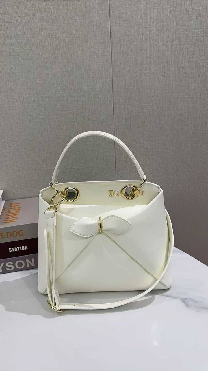 Dior

110 dhs✅

with box
🎁🎁🎁

Zain203
♥️♥️♥️