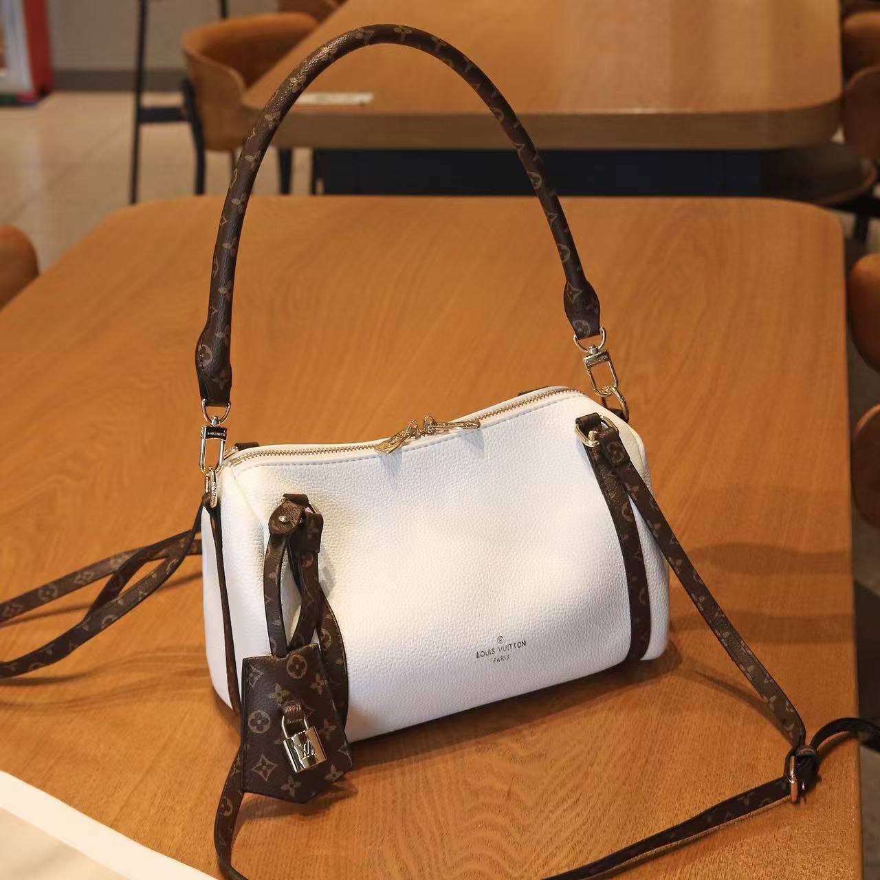 LV

110 dhs🪙🌨️ 

Withbox
🎁🎁🎁

Zain143
 ♥️♥️♥️