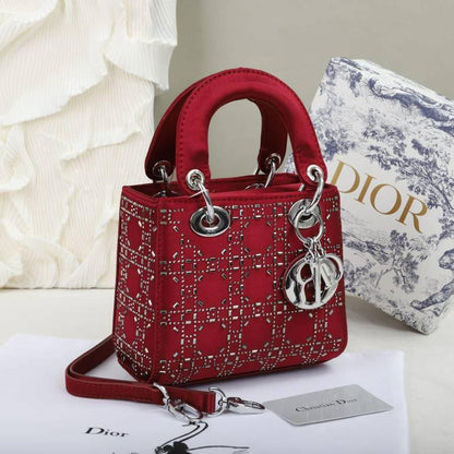 Dior
120 dhs✅
with box
size 17cm

Zain26
♥️♥️♥️